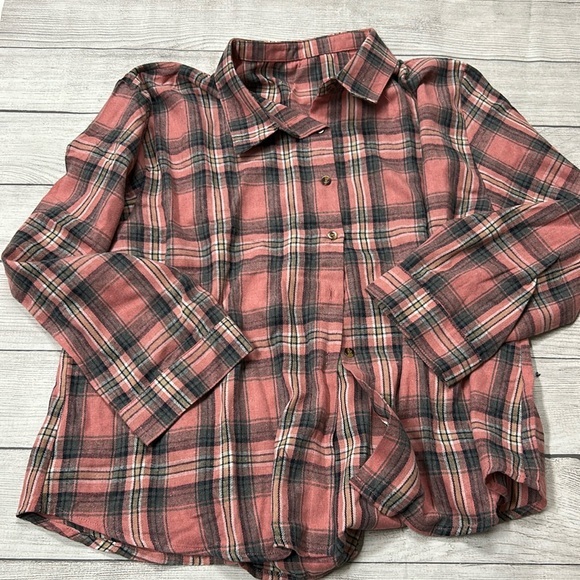 Tops - Peach flannel NWOT